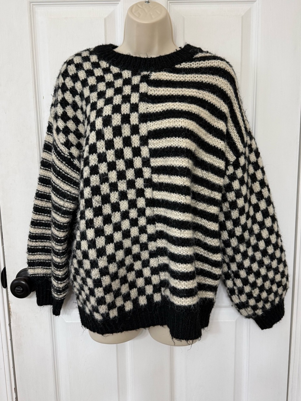 Blu Pepper Delaney Checkered Striped Chunky Knit Crew Sweater Black Cream M - Picture 4 of 16